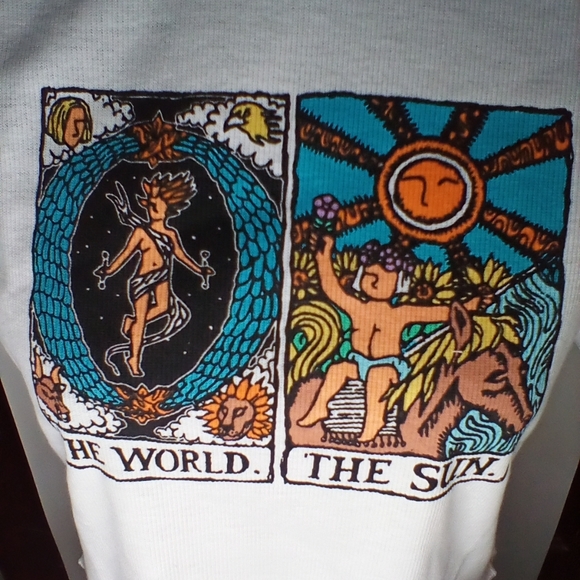 NWOT 💞 Lettuce trim tarot card graphic tee - Picture 2 of 11